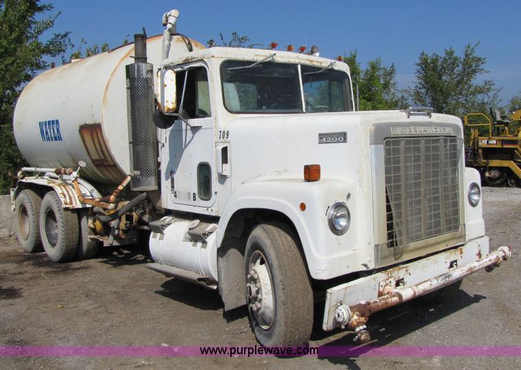 image for item 5253 1974 International Transtar 4200 water truck