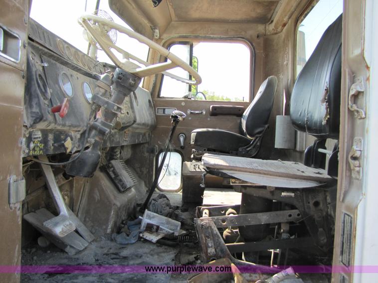 image for item 5253 1974 International Transtar 4200 water truck