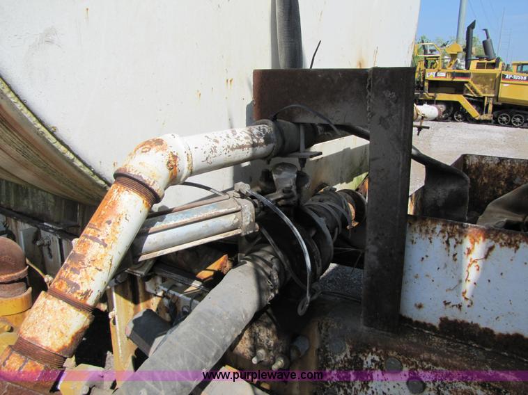 image for item 5253 1974 International Transtar 4200 water truck