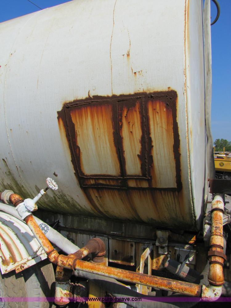 image for item 5253 1974 International Transtar 4200 water truck