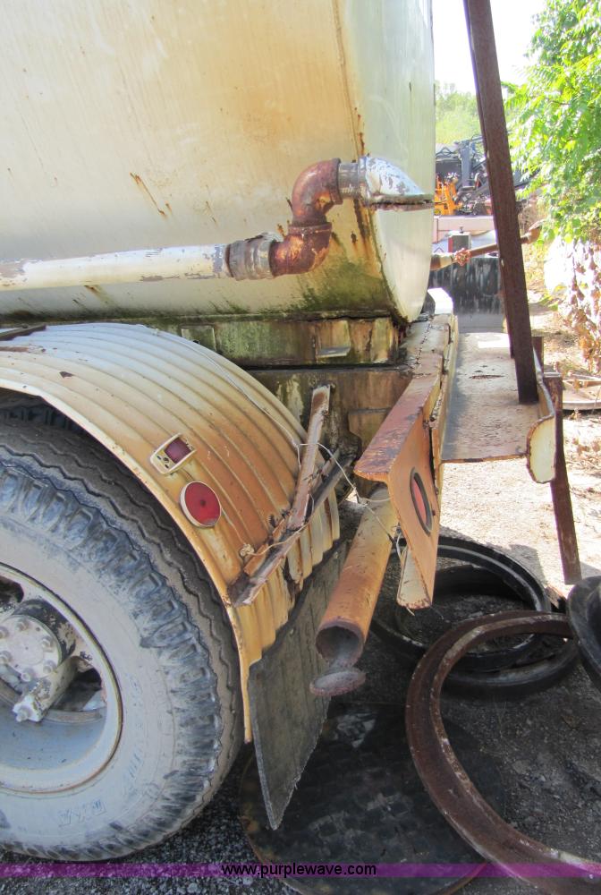 image for item 5253 1974 International Transtar 4200 water truck