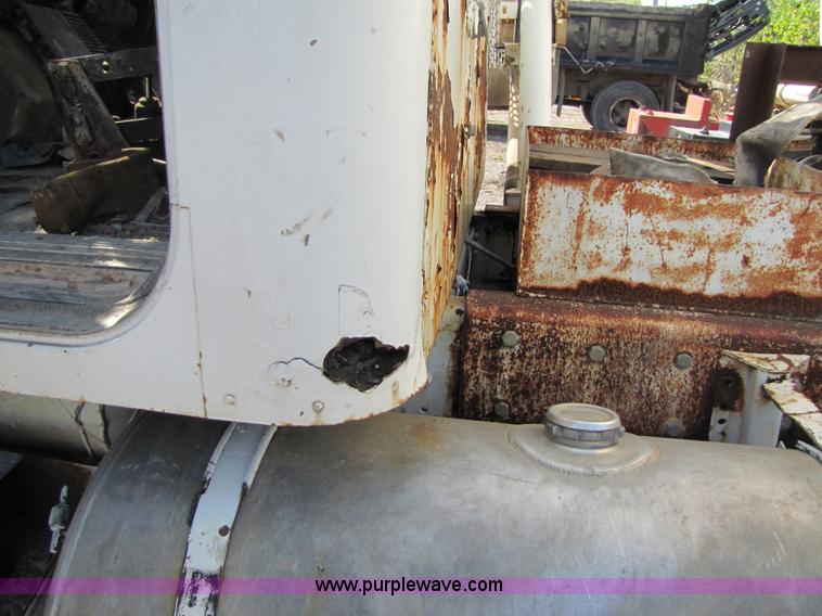 image for item 5253 1974 International Transtar 4200 water truck