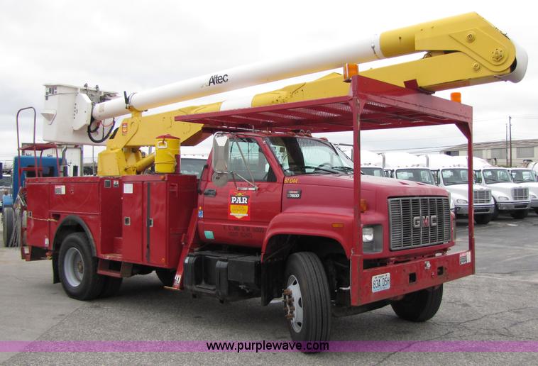 image for item 5267 2000 GMC C7500 bucket truck