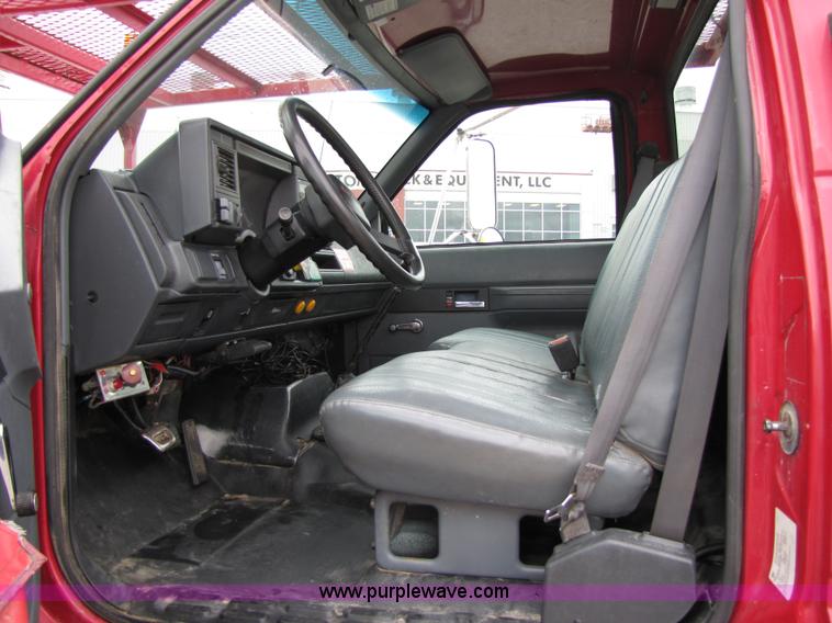 image for item 5267 2000 GMC C7500 bucket truck