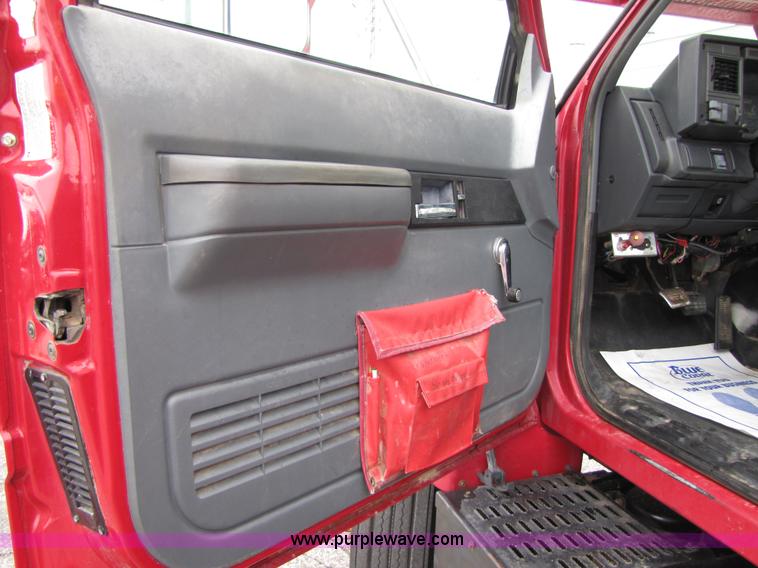 image for item 5267 2000 GMC C7500 bucket truck