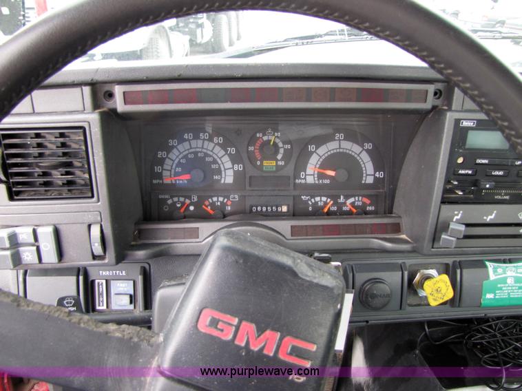 image for item 5267 2000 GMC C7500 bucket truck