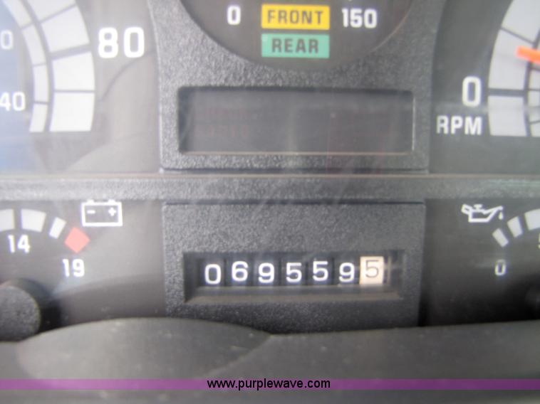 image for item 5267 2000 GMC C7500 bucket truck