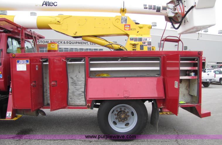 image for item 5267 2000 GMC C7500 bucket truck