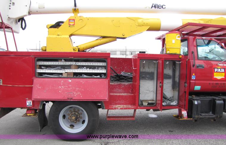 image for item 5267 2000 GMC C7500 bucket truck