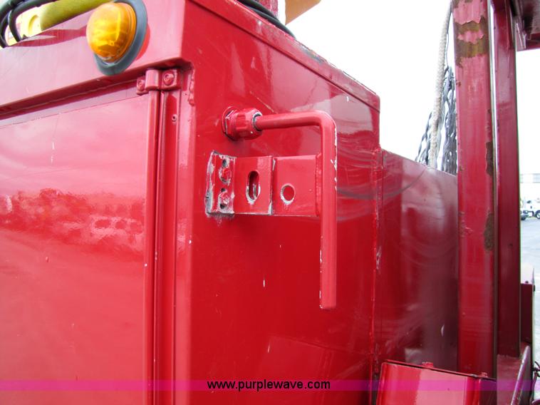 image for item 5267 2000 GMC C7500 bucket truck