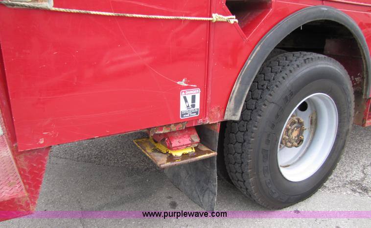 image for item 5267 2000 GMC C7500 bucket truck