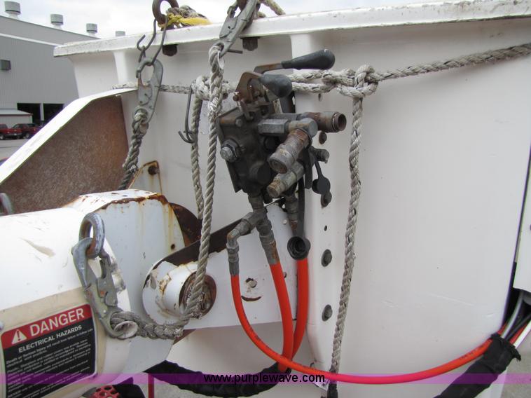 image for item 5267 2000 GMC C7500 bucket truck