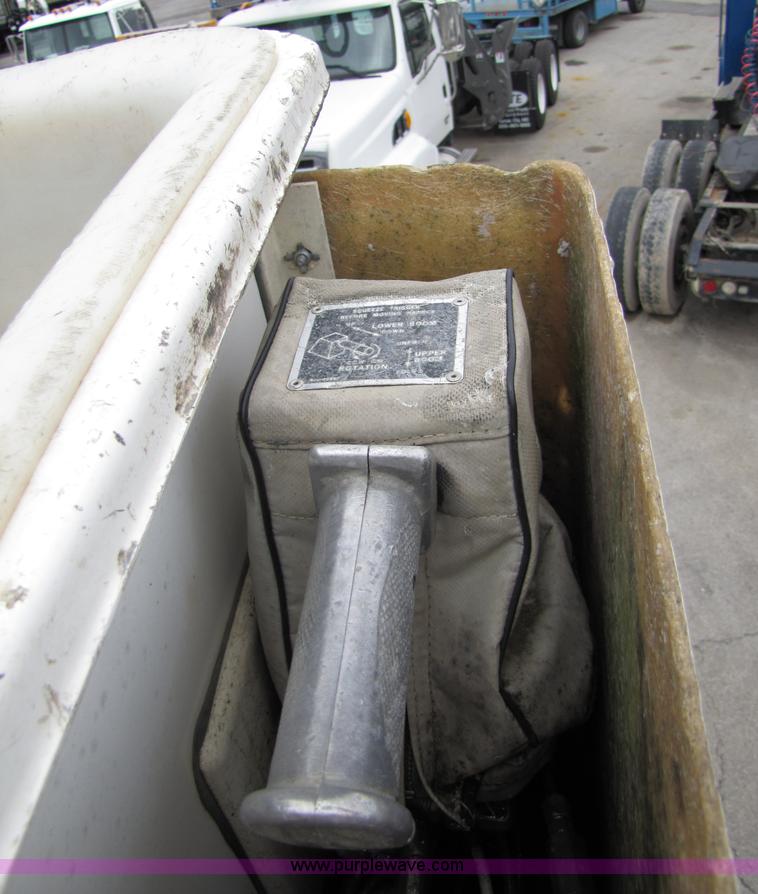 image for item 5267 2000 GMC C7500 bucket truck