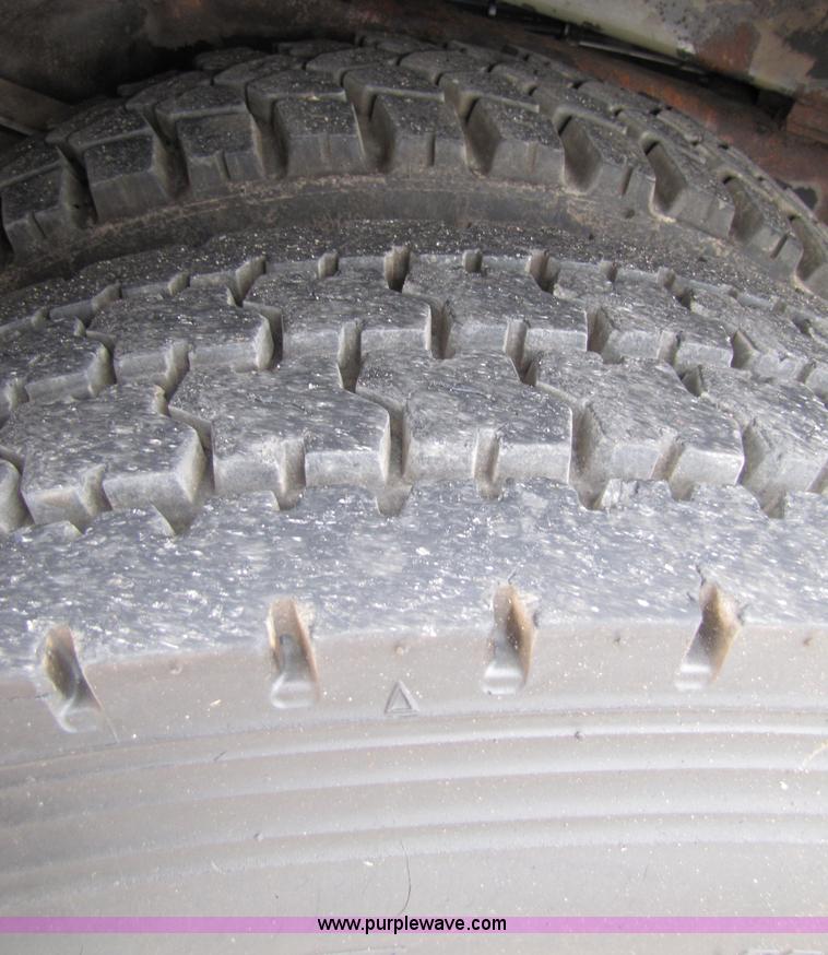 image for item 5267 2000 GMC C7500 bucket truck