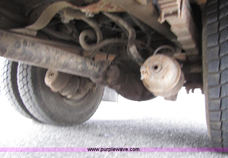 image for item 5267 2000 GMC C7500 bucket truck