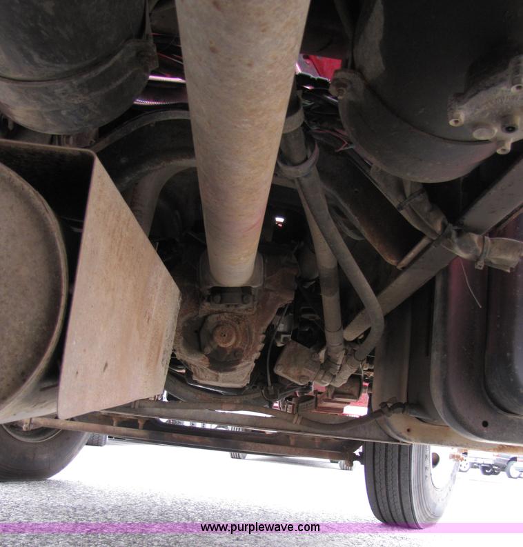 image for item 5267 2000 GMC C7500 bucket truck