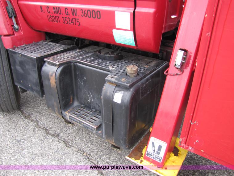 image for item 5267 2000 GMC C7500 bucket truck