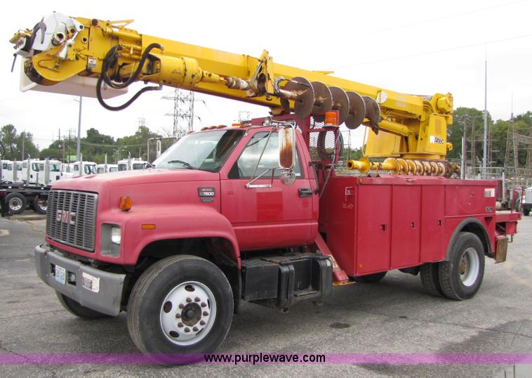 image for item 5268 2000 GMC C7500 digger derrick truck