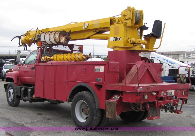 image for item 5268 2000 GMC C7500 digger derrick truck