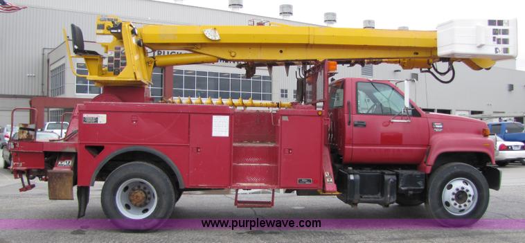 image for item 5268 2000 GMC C7500 digger derrick truck