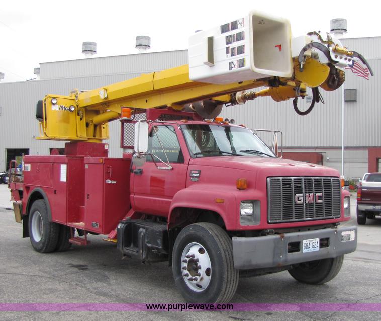 image for item 5268 2000 GMC C7500 digger derrick truck