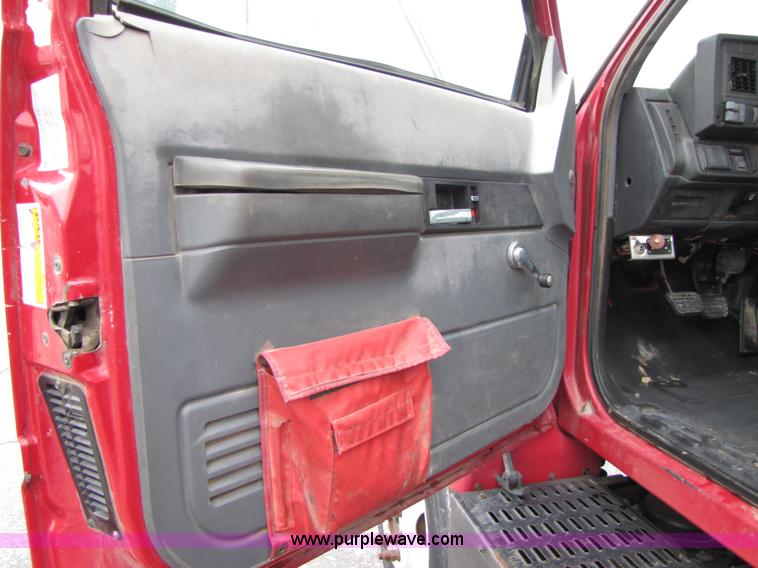 image for item 5268 2000 GMC C7500 digger derrick truck