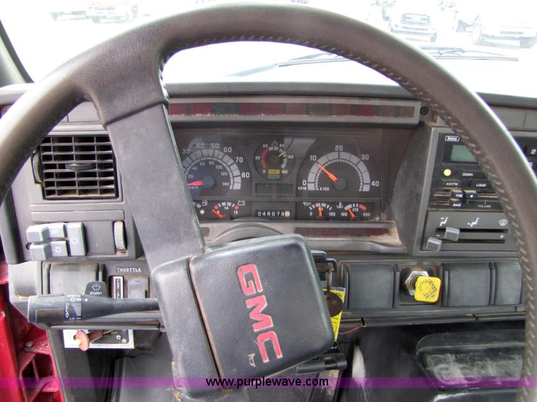 image for item 5268 2000 GMC C7500 digger derrick truck