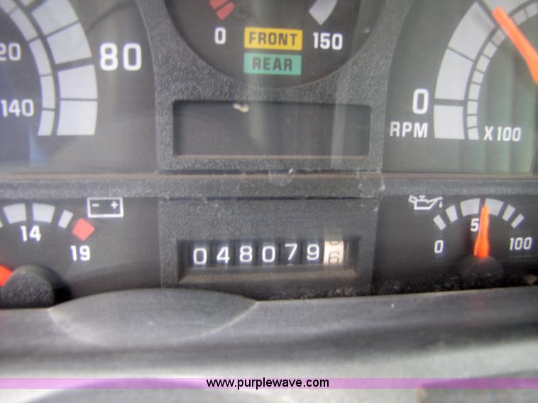 image for item 5268 2000 GMC C7500 digger derrick truck