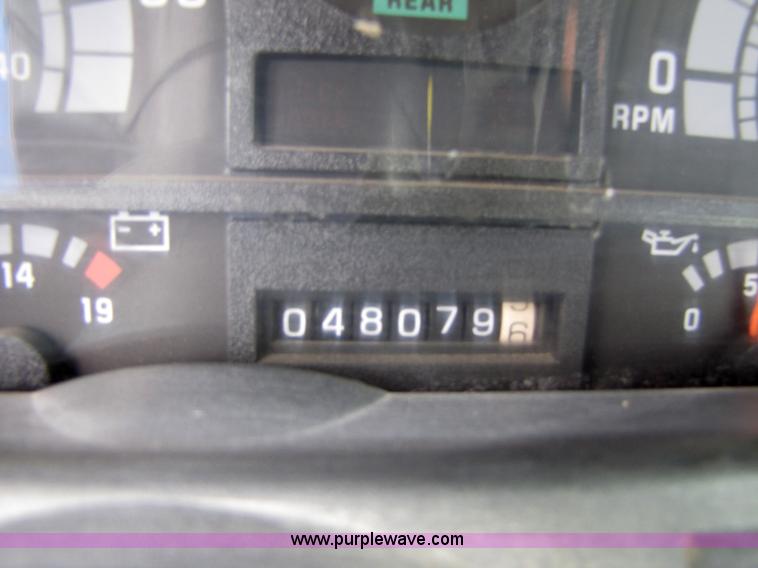 image for item 5268 2000 GMC C7500 digger derrick truck