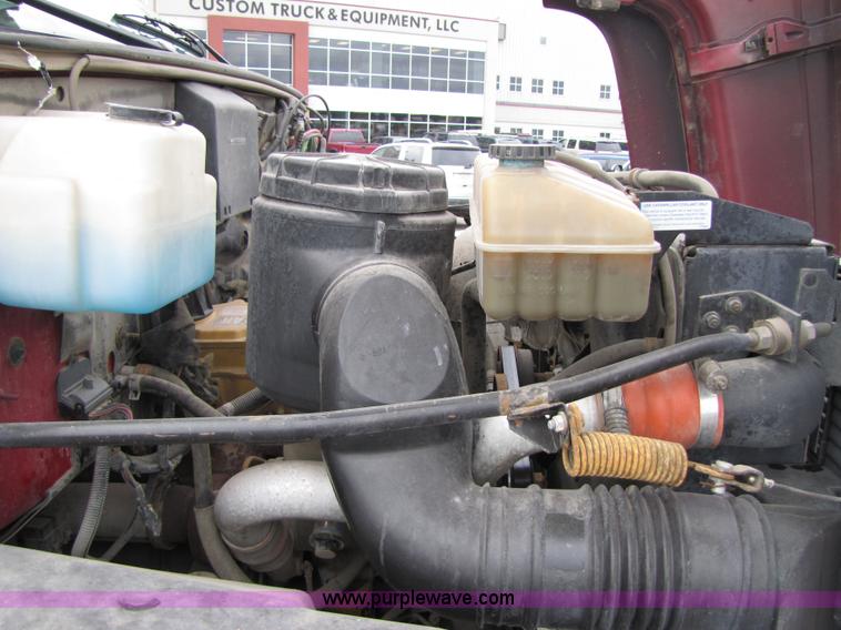 image for item 5268 2000 GMC C7500 digger derrick truck