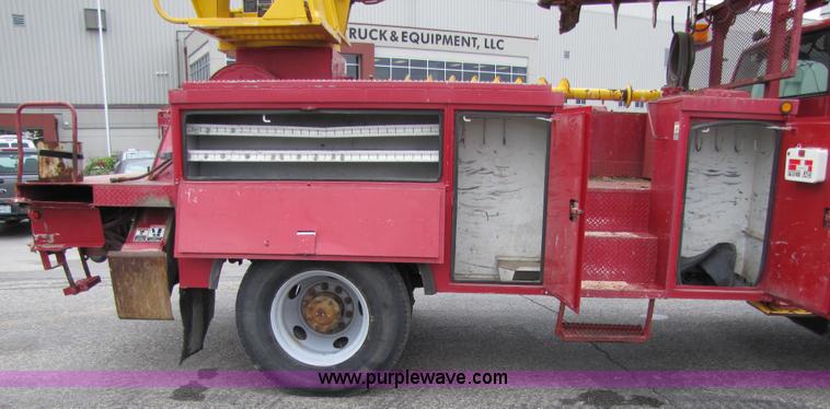 image for item 5268 2000 GMC C7500 digger derrick truck