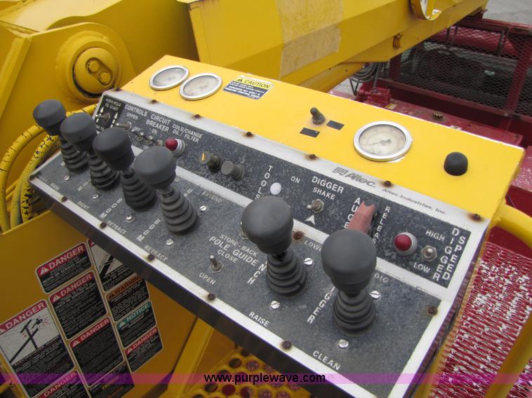 image for item 5268 2000 GMC C7500 digger derrick truck