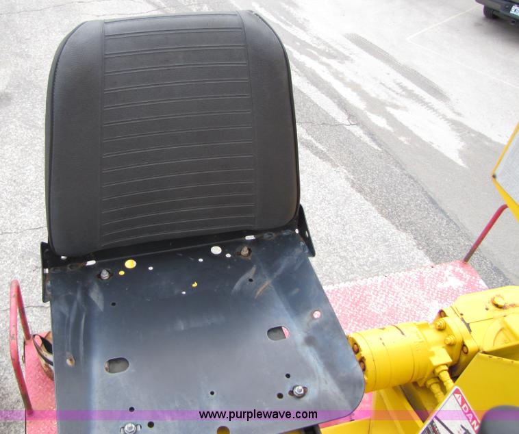 image for item 5268 2000 GMC C7500 digger derrick truck