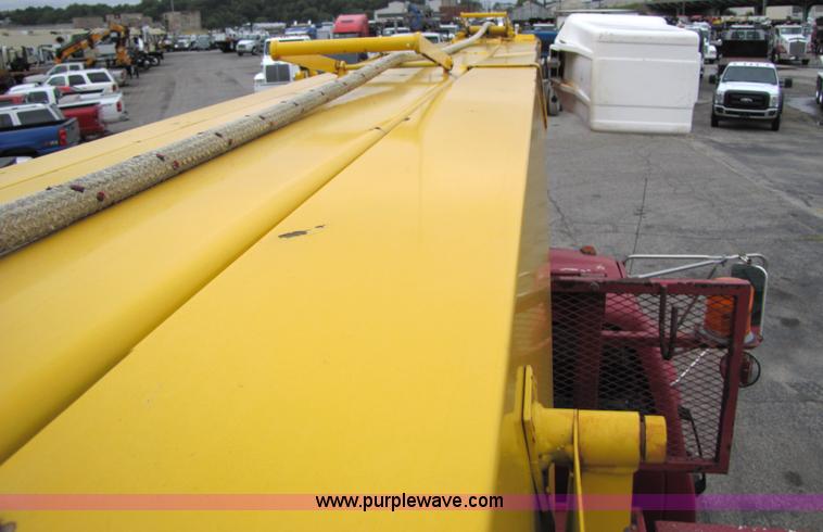 image for item 5268 2000 GMC C7500 digger derrick truck