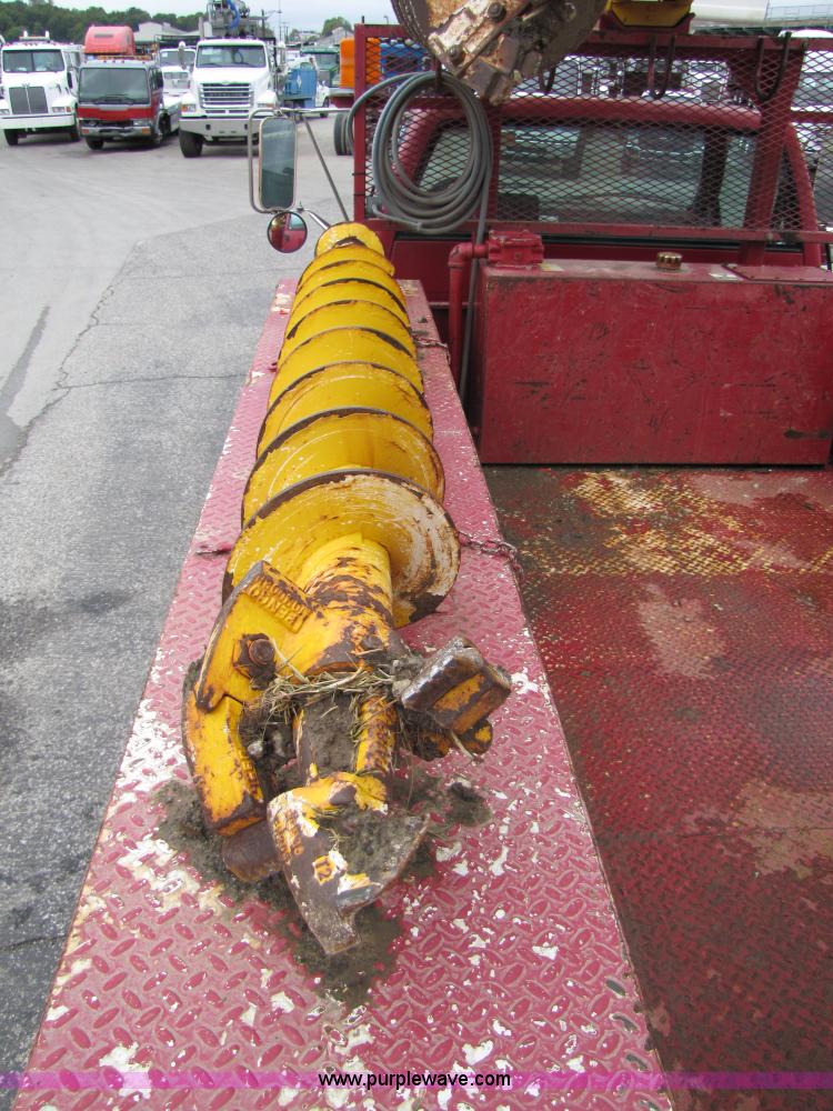 image for item 5268 2000 GMC C7500 digger derrick truck