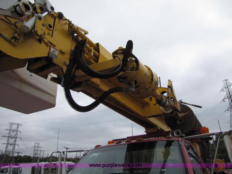 image for item 5268 2000 GMC C7500 digger derrick truck