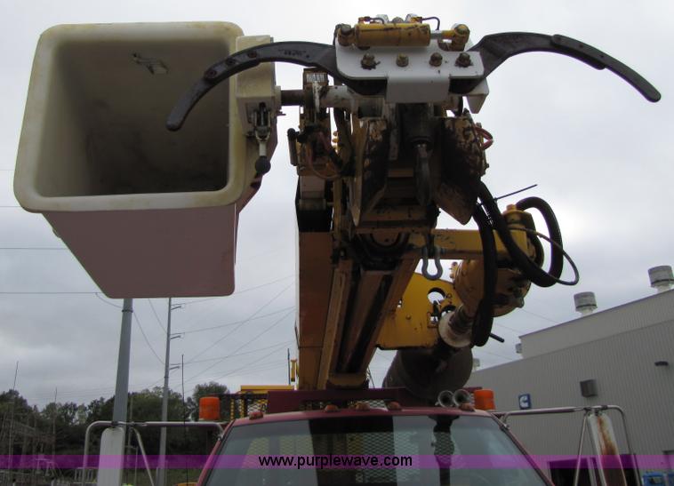 image for item 5268 2000 GMC C7500 digger derrick truck