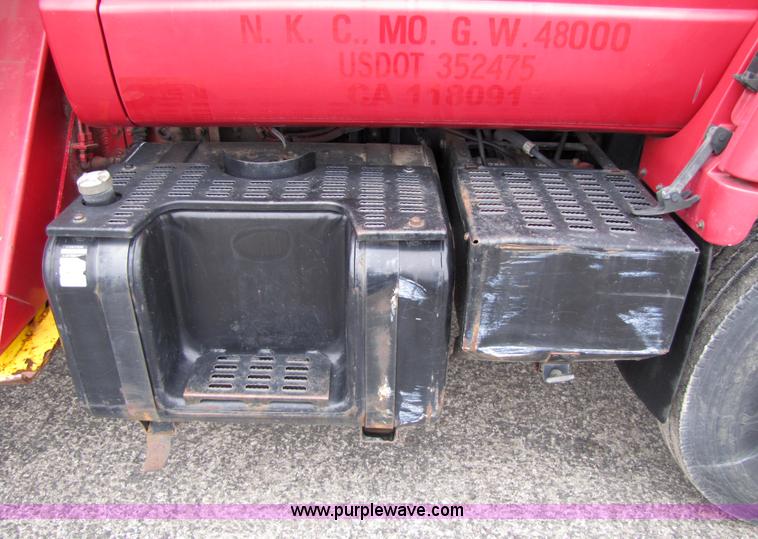 image for item 5268 2000 GMC C7500 digger derrick truck