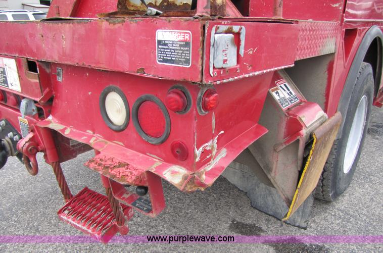 image for item 5268 2000 GMC C7500 digger derrick truck