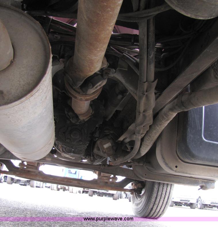 image for item 5268 2000 GMC C7500 digger derrick truck