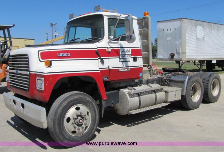 image for item 5270 1994 Ford LT9000 semi truck