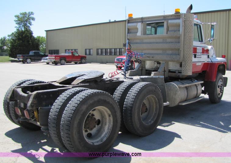 image for item 5270 1994 Ford LT9000 semi truck