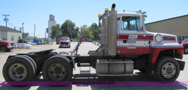 image for item 5270 1994 Ford LT9000 semi truck