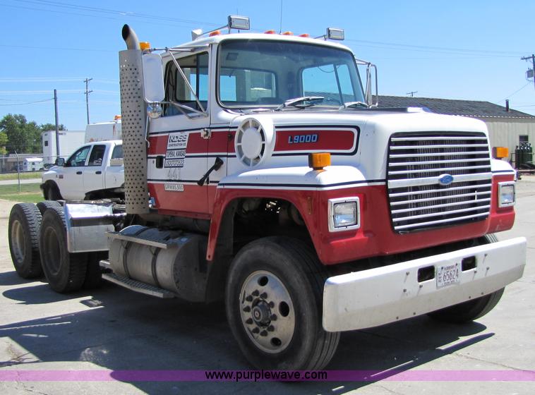 image for item 5270 1994 Ford LT9000 semi truck