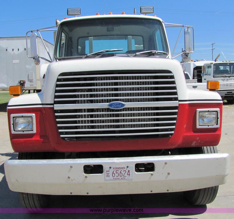 image for item 5270 1994 Ford LT9000 semi truck