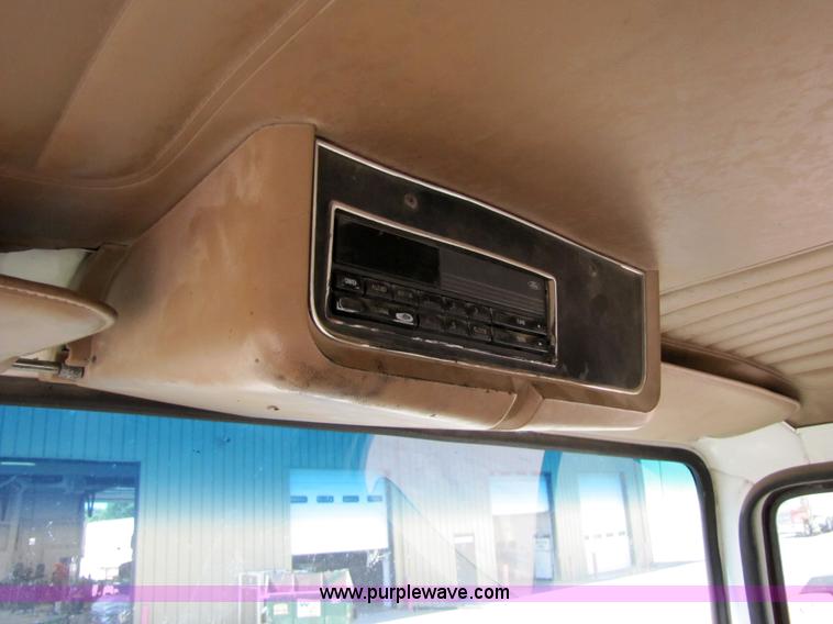 image for item 5270 1994 Ford LT9000 semi truck