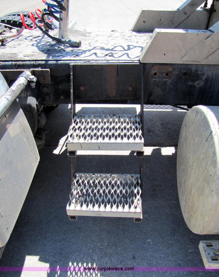 image for item 5270 1994 Ford LT9000 semi truck