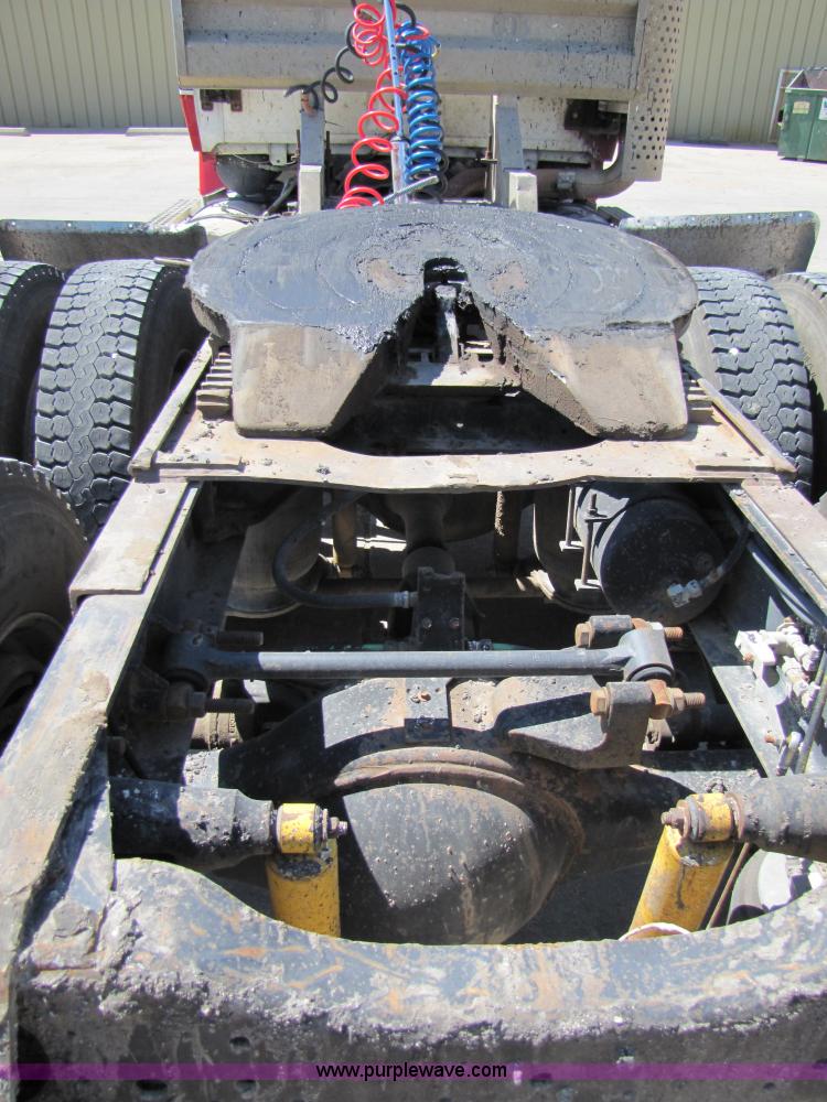 image for item 5270 1994 Ford LT9000 semi truck