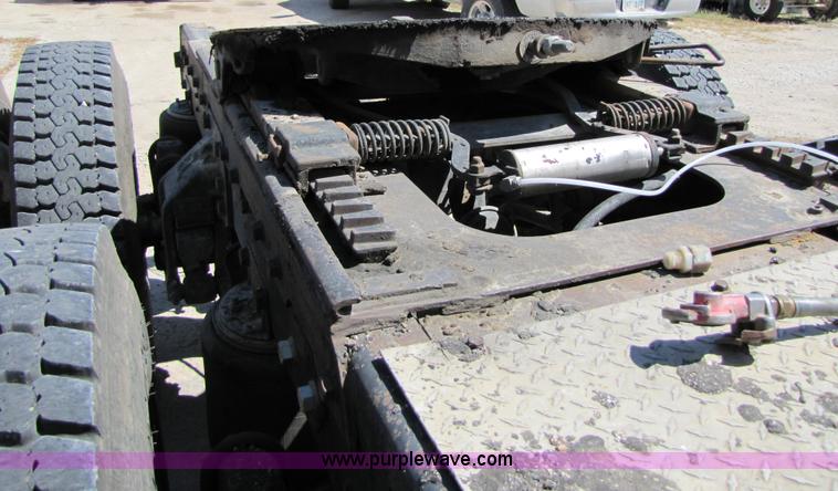 image for item 5270 1994 Ford LT9000 semi truck