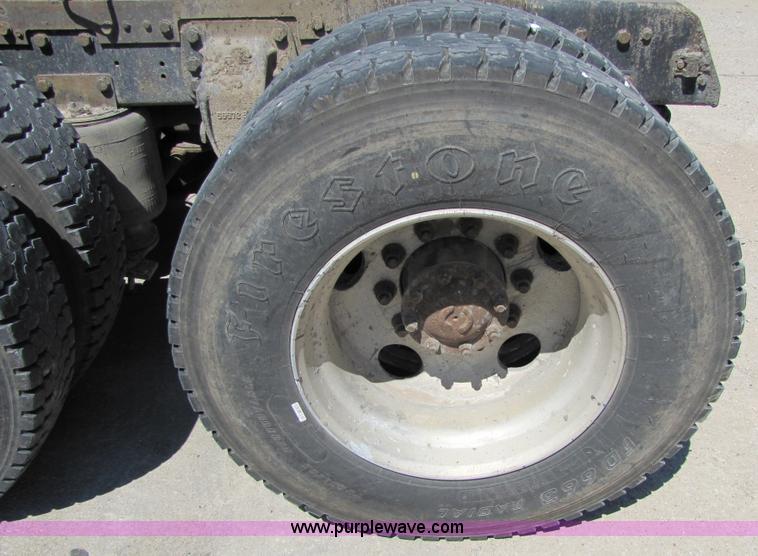 image for item 5270 1994 Ford LT9000 semi truck